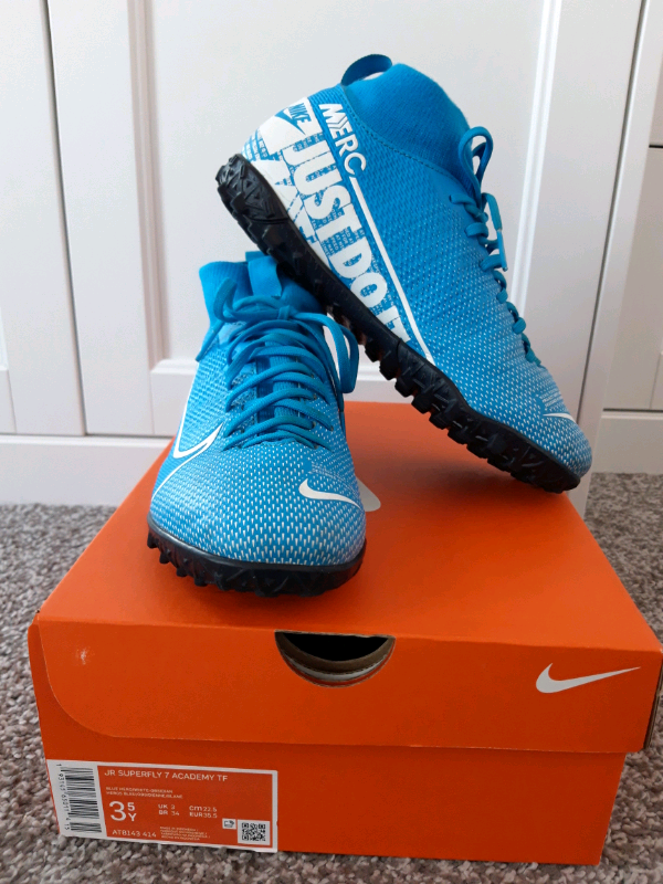 nike astro trainers size 7